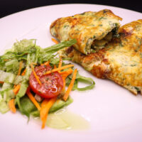 frittata-utrennyaya-s-lososem-scaled